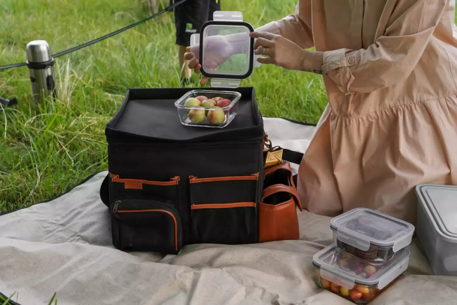 outdoor blanket picnic